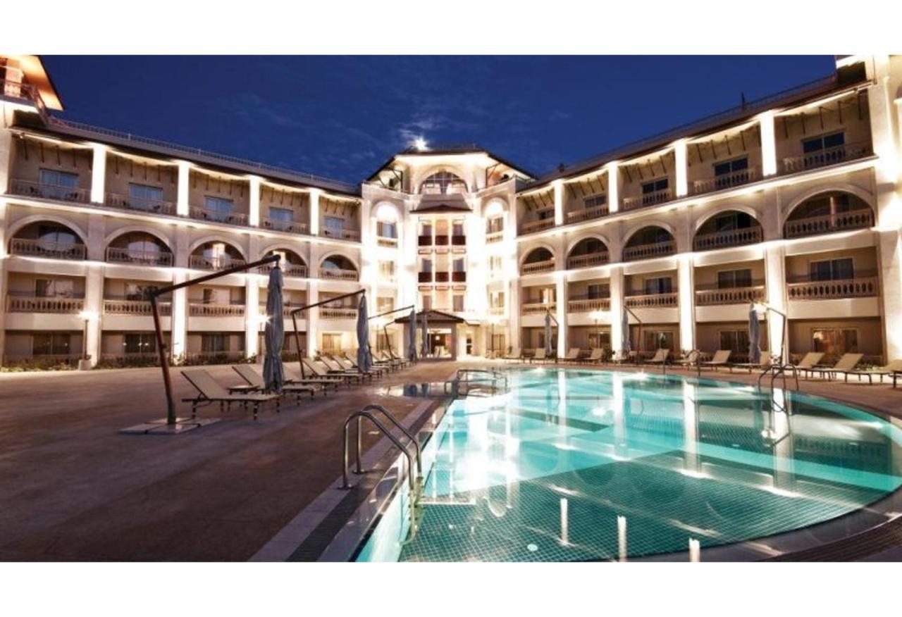 Savoy Hotel Spa & Casino Kyrenia  Exterior photo The hotel at night