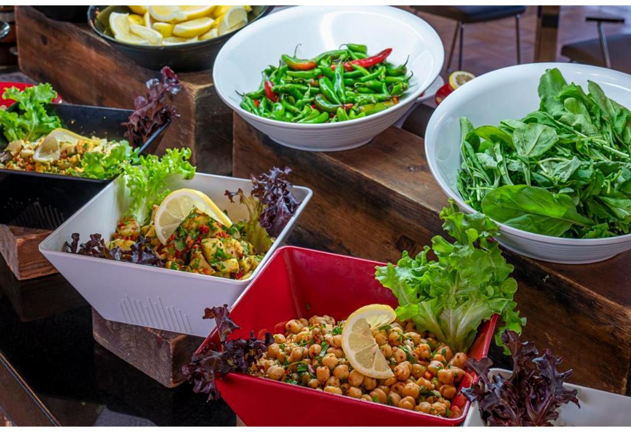 Savoy Hotel Spa & Casino Kyrenia  Exterior photo Chickpeas and fresh salad