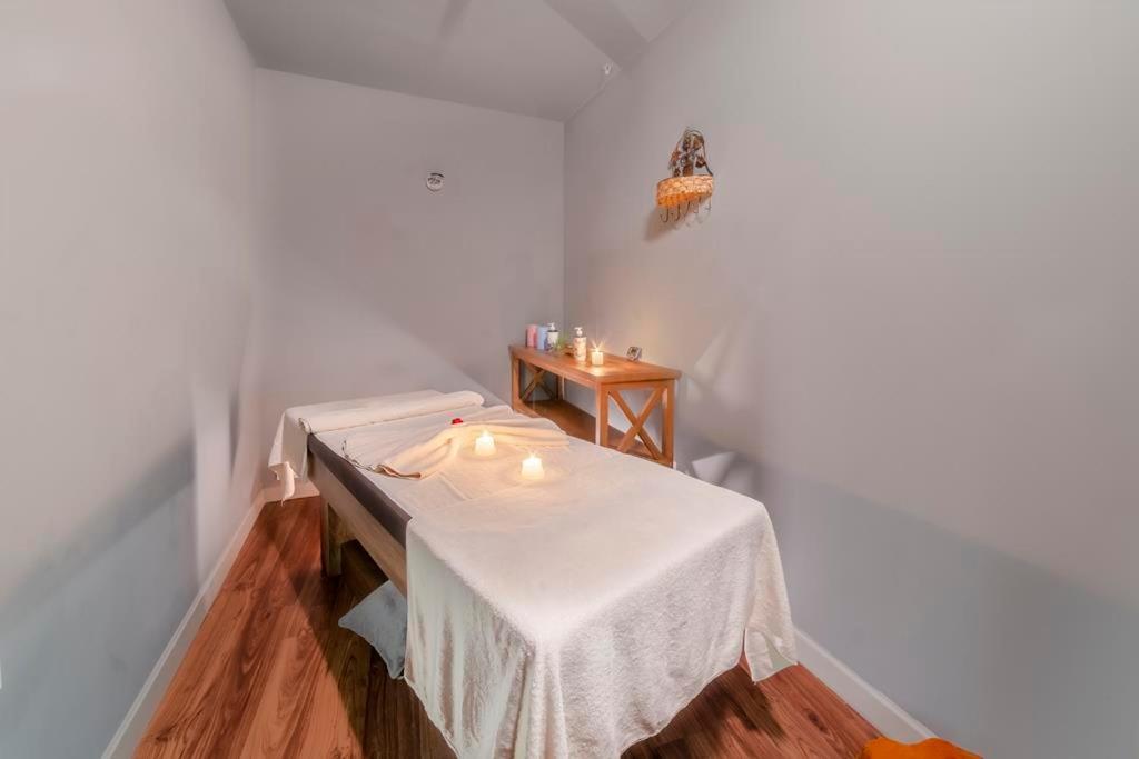 Savoy Hotel Spa & Casino Kyrenia  Exterior photo Massage table